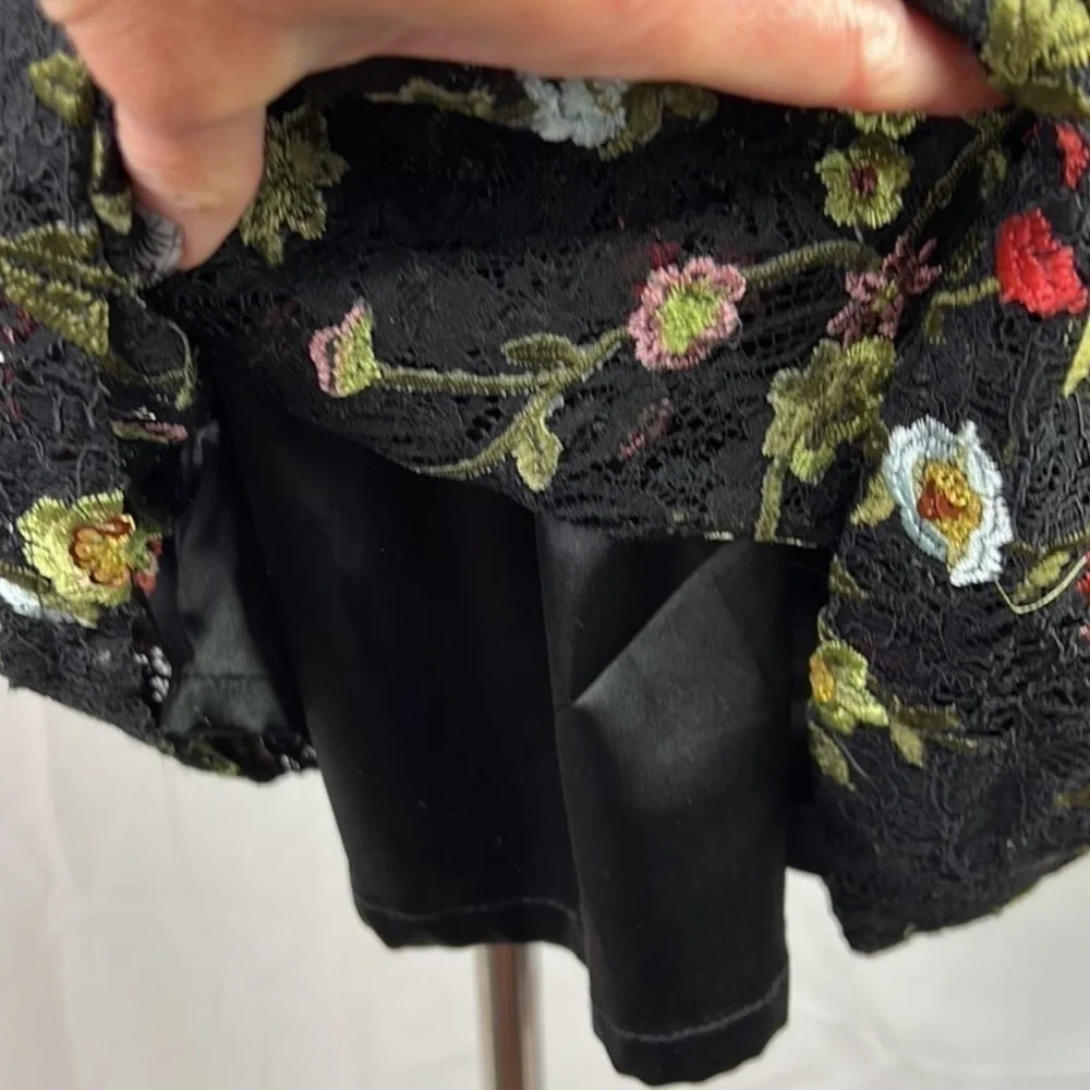 TAHARI by Arthur Levine Floral Embroidered Mini Dress Bell Sleeve Black Sz 2 EUC - Picture 7 of 9
